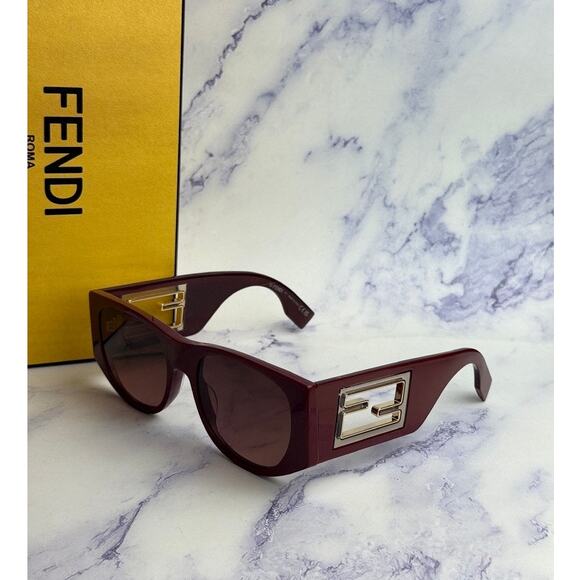 NEW Fendi FE40109I Burgundy Baguette Sunglasses